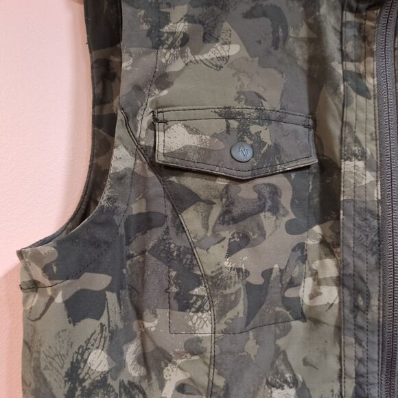 Eddie Bauer Womens M Travex Vest Green Camo Stretch Pocket Travel Hike Camp - Picture 5 of 16